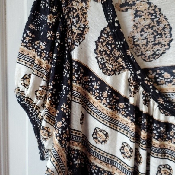 FREE PEOPLE PUFF SLEEVE PAISLEY COTTON KNIT TOP SIZE SMALL BOHO BLACK CREAM - Picture 4 of 11